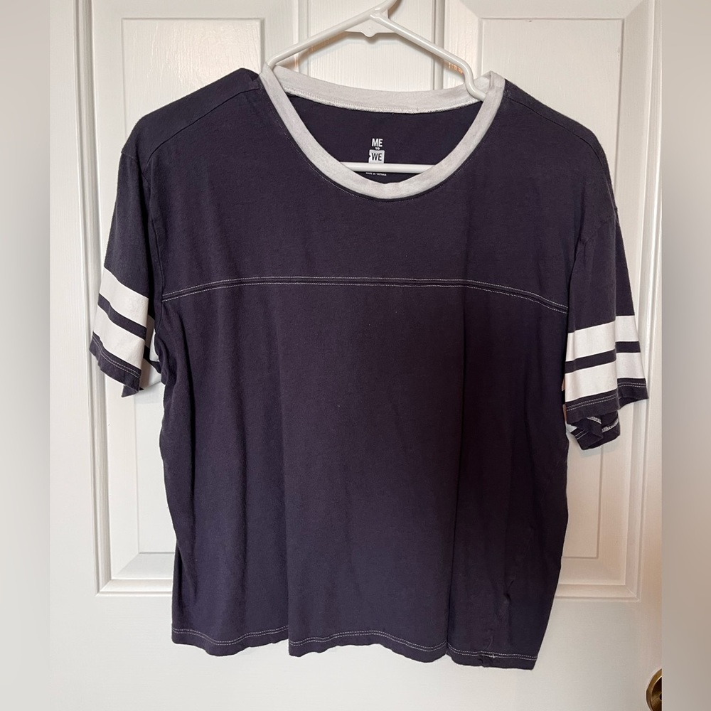 Me to We - Size L - short sleeve crop